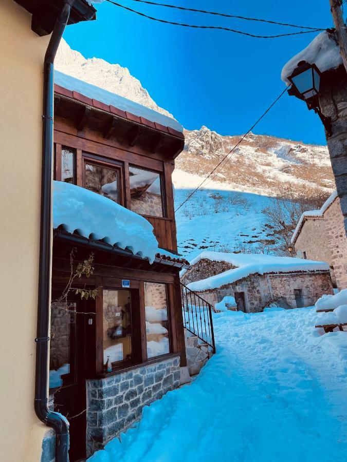 Albergue Villa De Бульнес Екстер'єр фото