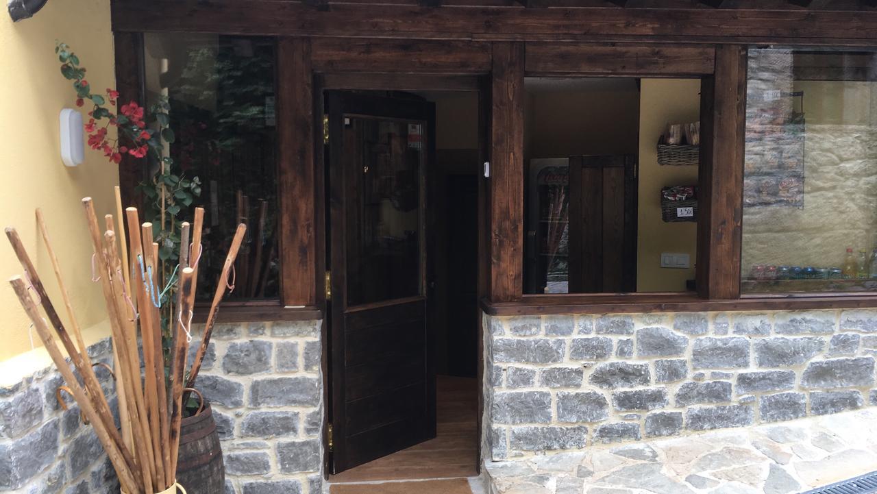 Albergue Villa De Бульнес Екстер'єр фото